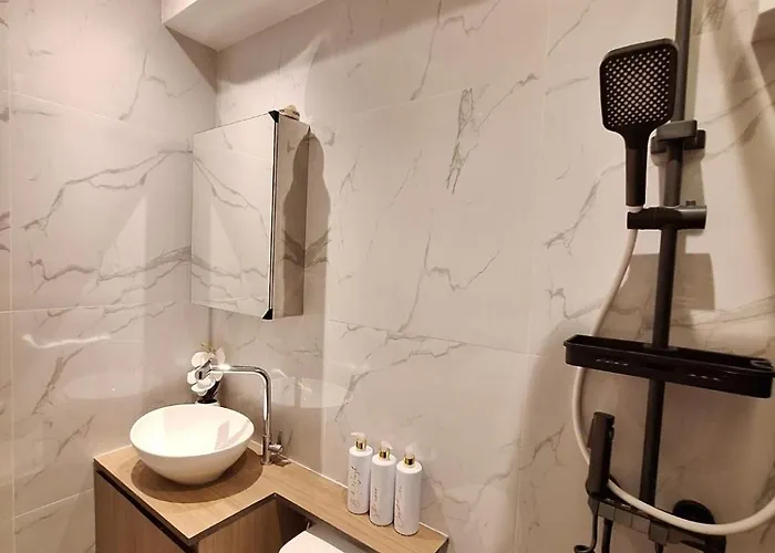 Sky Lux By Elnora At Victoria Sports Tower Kamuning Edsa Southbound 3* Manila